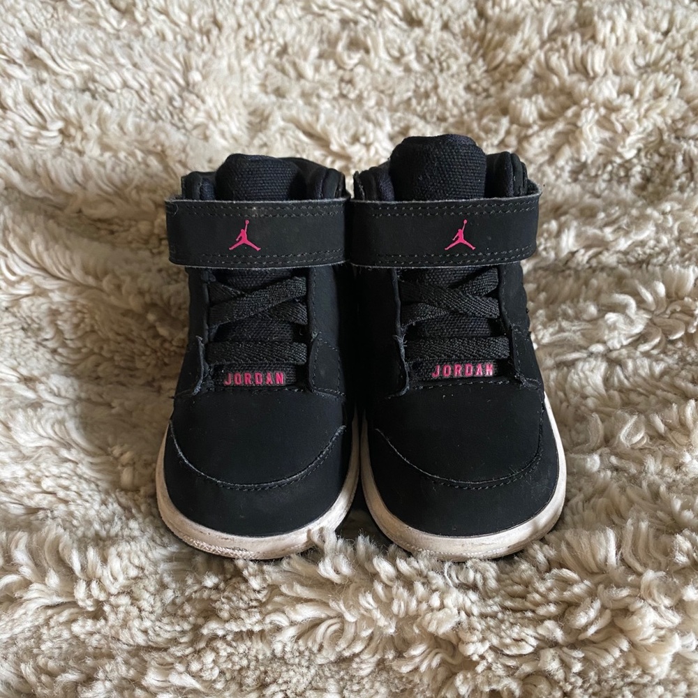 Jordan Shoes - Picture 1 of 3